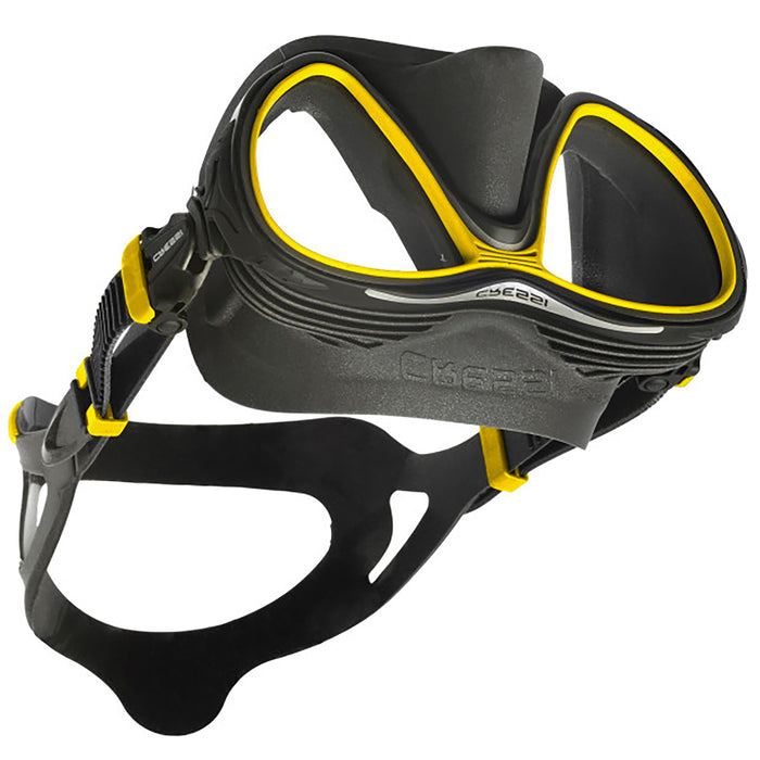 Cressi Quantum Dive Mask - Anti-Fog Thermoregulation Tech, Enhanced Downward Vision, Compact Italian Design