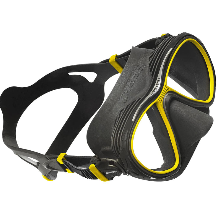 Cressi Quantum Dive Mask - Anti-Fog Thermoregulation Tech, Enhanced Downward Vision, Compact Italian Design
