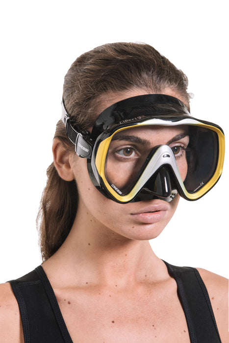 Cressi Liberty SCUBA Diving Mask: Wide View, Soft Silicone Skirt, and Easy Strap Adjustment