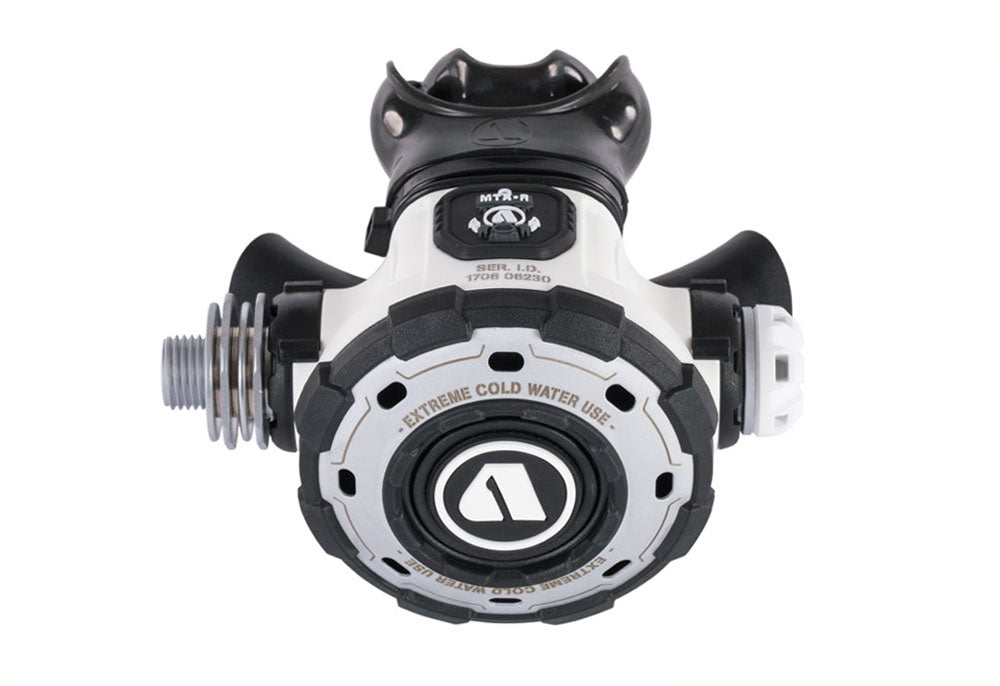 Apeks MTX-R Diving Regulator, Yoke Performs in Almost Freezing Water at a Depth of Over 60 Meters